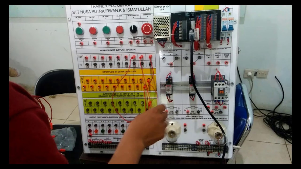 PENGAPLIKASIAN WIRING MENGGUNAKAN PLC OMRON CJ1M TEKNIK MEKATRONIKA