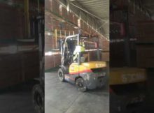 Belajar mengemudi Forklift