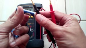Cara Mengukur atau Mengecek Tegangan Baterai